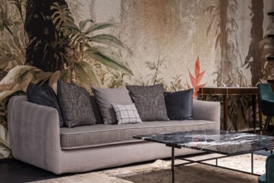 Motifs floraux, laiton et verre opalin : ce qui arrive chez IKEA en octobre